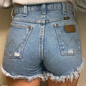 WRANGLER DISTRESSED JEAN SHORTS